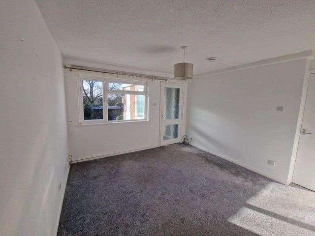 Flat for sale in Hulham, Budlake