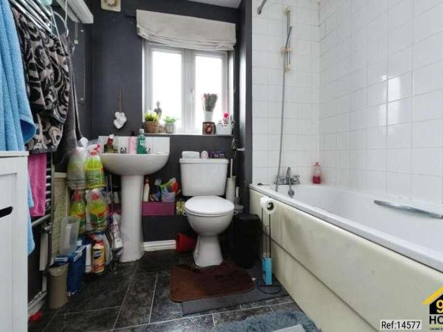 Flat for sale in Caterham-on-the-Hill, Hillview