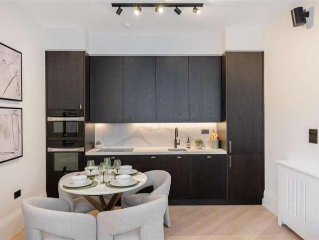 Flat for sale in Mayfair, Greater London