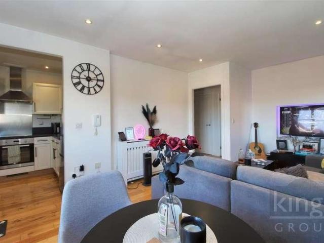 Flat for sale in Broxbourne, Hertfordshire