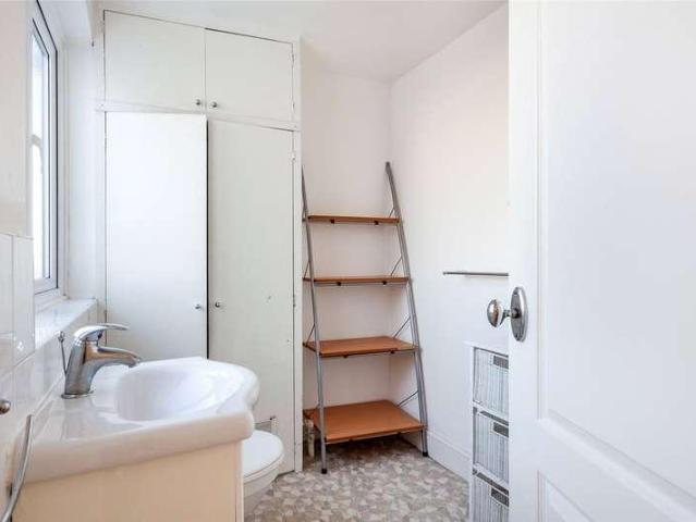 Flat for sale in Fulham, Greater London