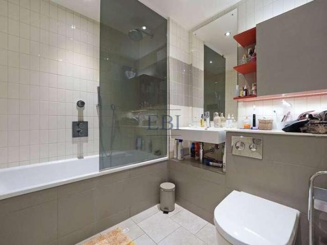 Flat for sale in Canning Town, Greater London