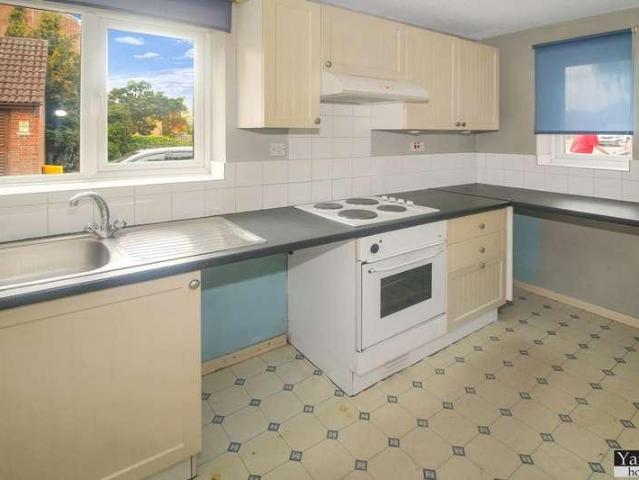 Flat for sale in Chipping Hill, Essex