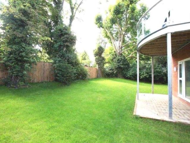 Flat for sale in South Croydon, London Borough of Croydon
