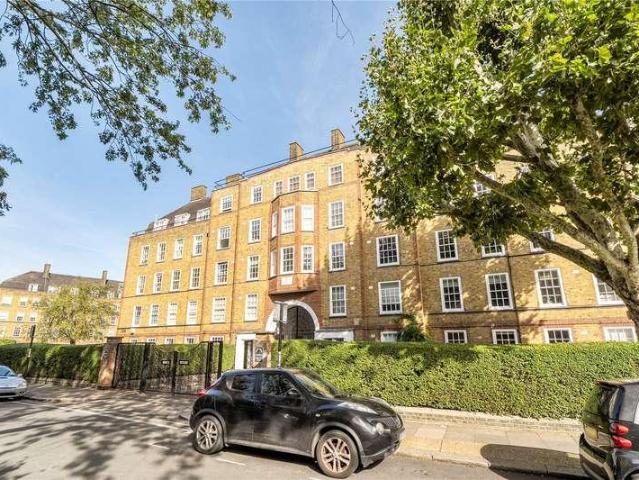 Flat for sale in Battersea, Greater London