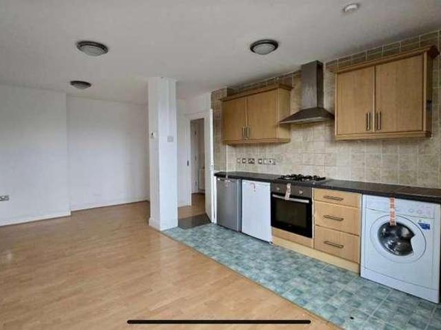 Flat for sale in Ratcliffe, Stepney