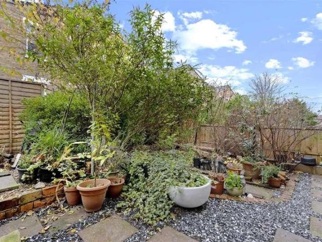 Flat for sale in Hornsey, Greater London