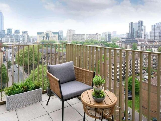Flat for sale in Oval, Greater London