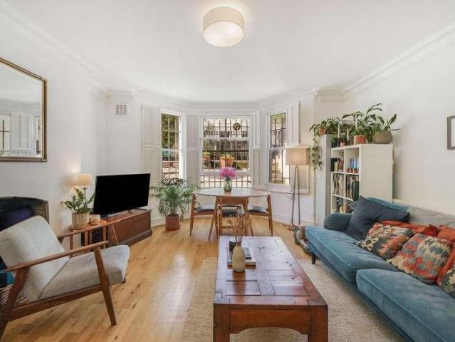 Flat for sale in North Kensington, Greater London