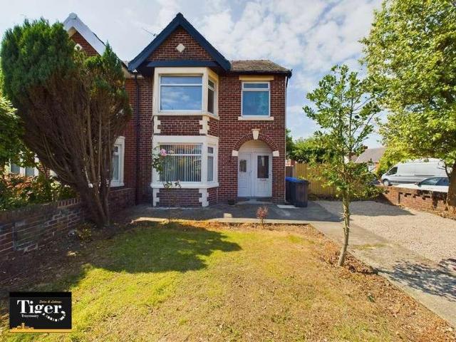 Flat for sale in Common Edge, Blackpool