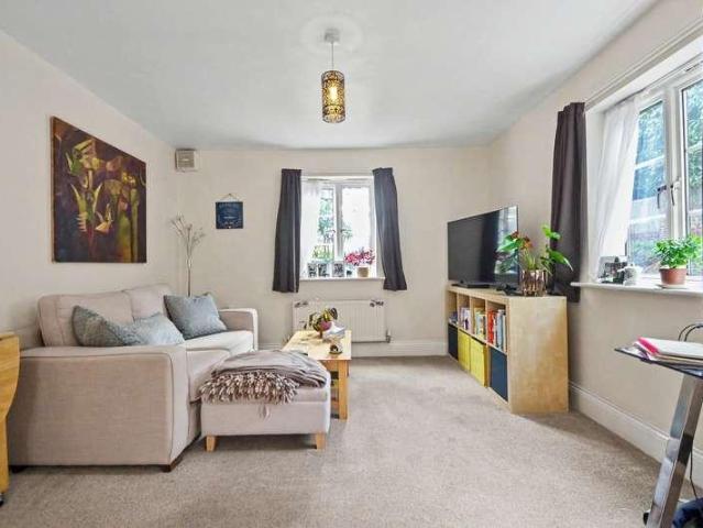 Flat for sale in Sleepers' Hill, Winchester