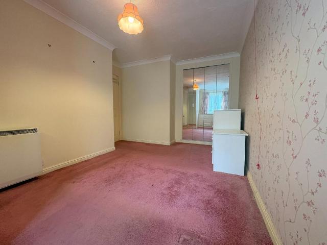 Flat for sale in Kennessee Green, Maghull