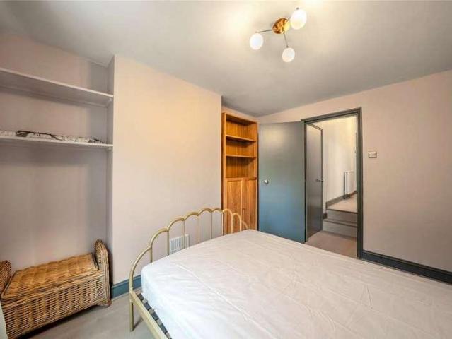 Flat for sale in Maida Hill, Greater London