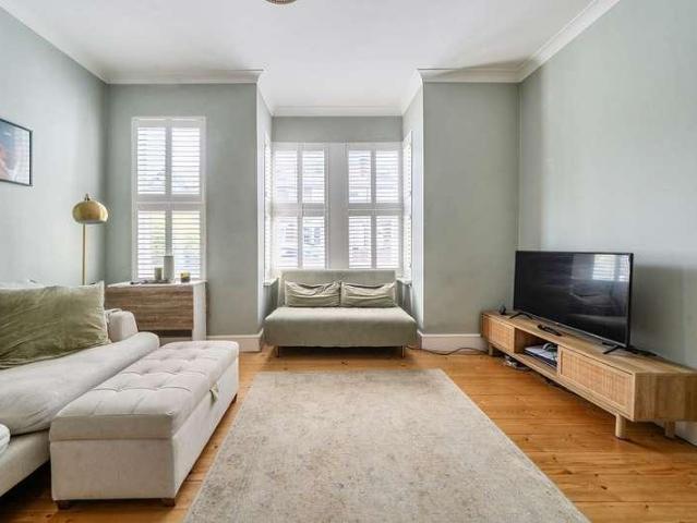 Flat for sale in London Borough of Ealing, Greater London