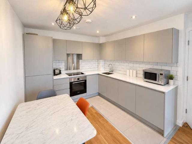 Flat for sale in Elstree and Borehamwood, Borehamwood
