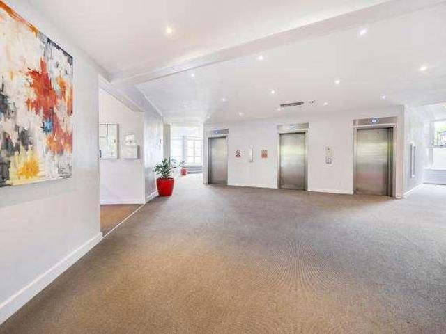 Flat for sale in St. John's Wood, Greater London