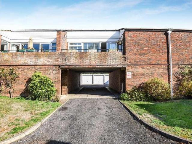 Flat for sale in Northwood, Greater London