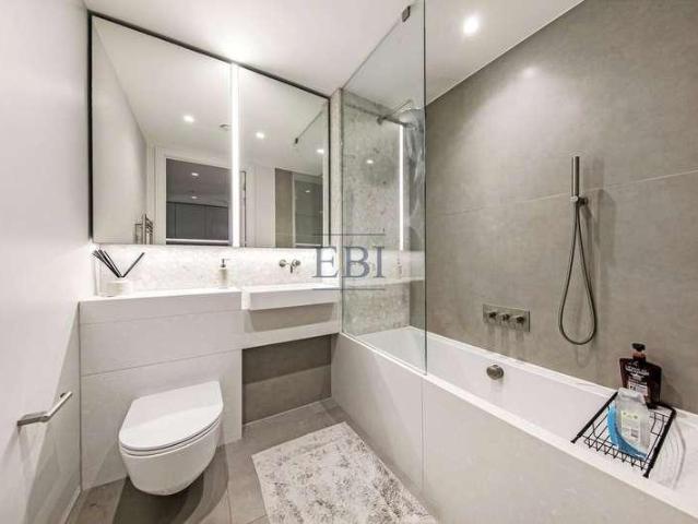 Flat for sale in Greenwich Peninsula, Greater London