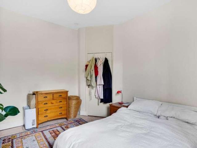 Flat for sale in East Dulwich, Greater London
