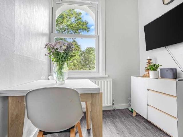 Flat for sale in Knowle Green, Lower Halliford