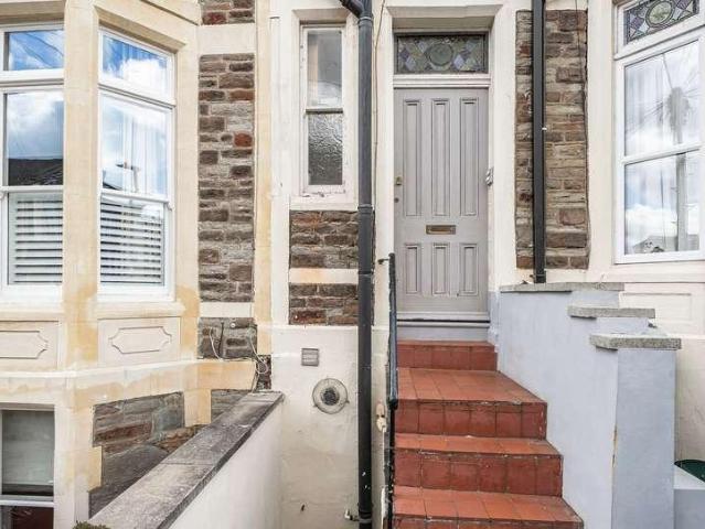 Flat for sale in Pigsty Hill, Bristol