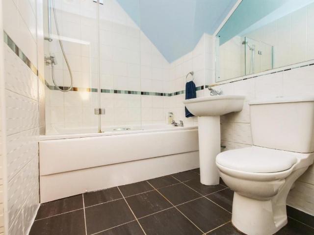 Flat for sale in Foss Islands, High Field