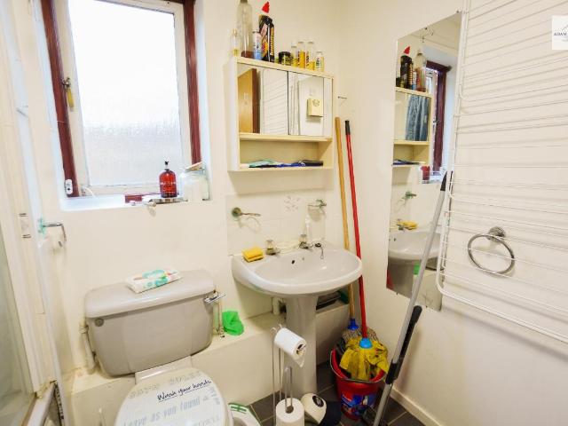 Flat for sale in Lower Edmonton, Greater London