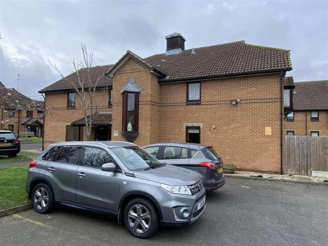 Flat for sale in Marks Gate, Greater London