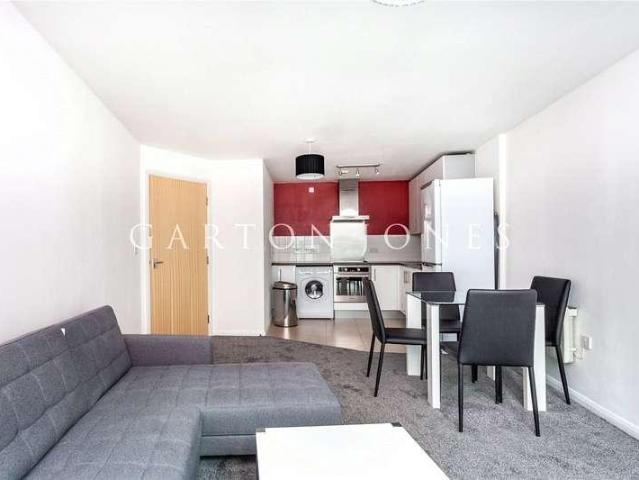 Flat for sale in Vauxhall, Greater London