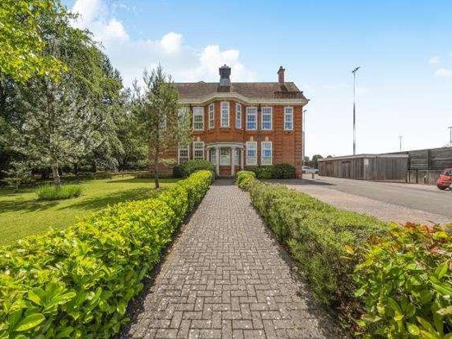 Flat for sale in Enborne, West Berkshire