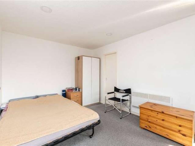Flat for sale in West Yorkshire