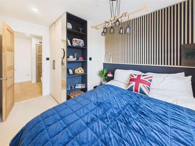 Flat for sale in Lower Green Esher, Blackhills