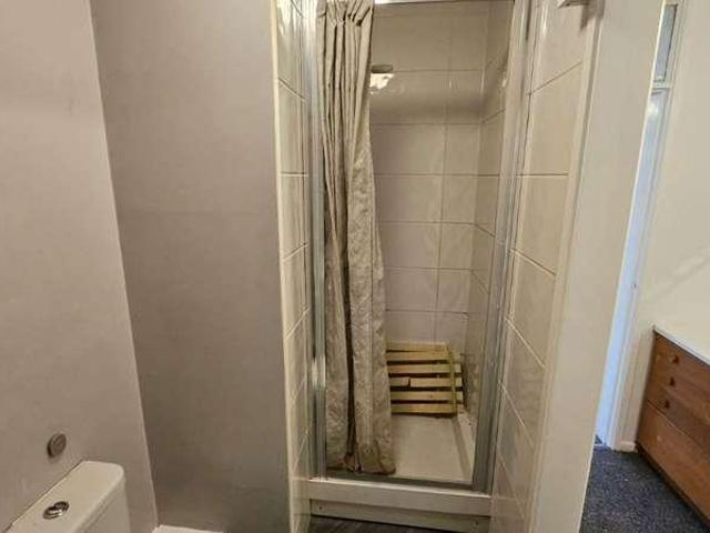 Flat for sale in Oakwood