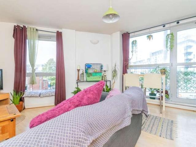 Flat for sale in Blackfriars, Salford