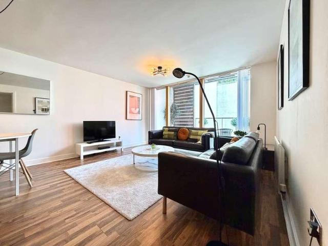 Flat for sale in Milton Keynes