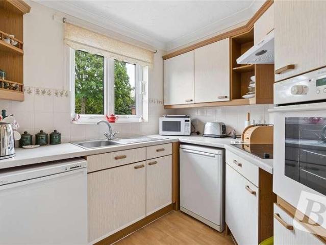 Flat for sale in Hornchurch, Greater London