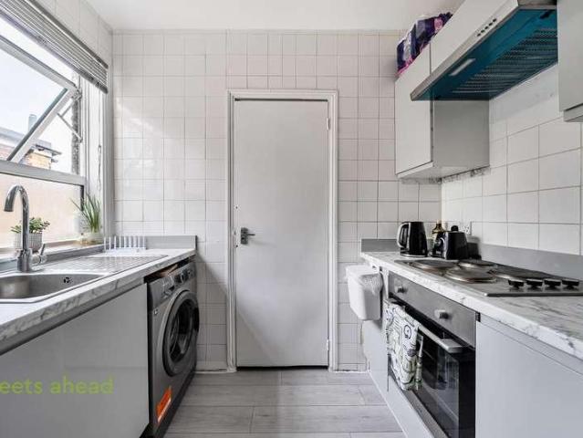 Flat for sale in London Borough of Croydon, Selhurst