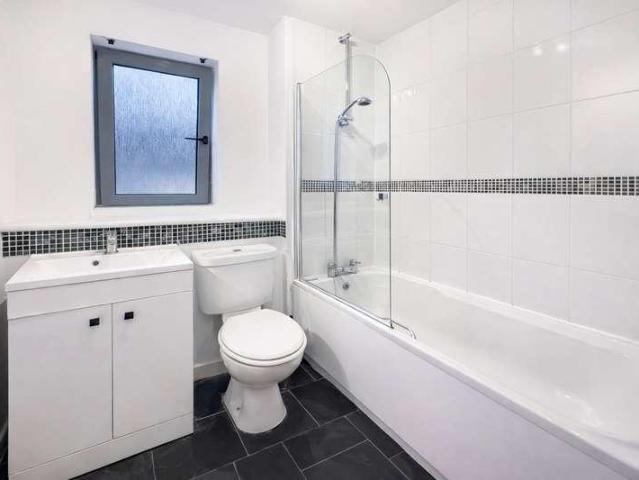 Flat for sale in Hythe, Colchester