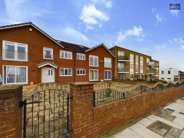 Flat for sale in Squires Gate, Blackpool