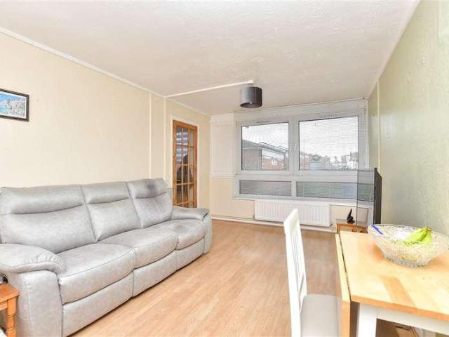 Flat for sale in Brompton, Gillingham