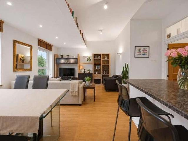Flat for sale in South Hampstead, Greater London