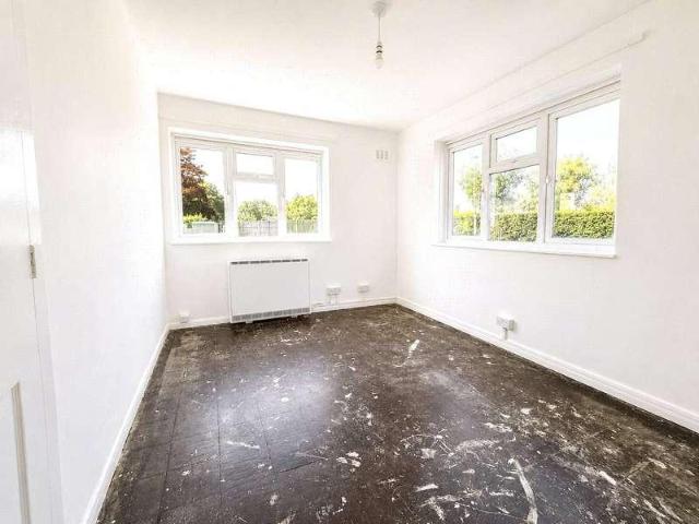 Flat for sale in Kings Hill, Colliers End
