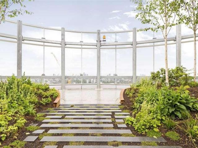Flat for sale in Vauxhall, Greater London