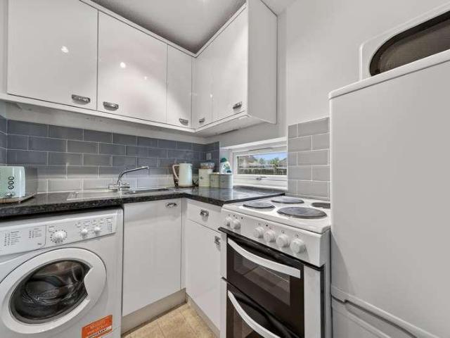 Flat for sale in Slyfield, Westborough