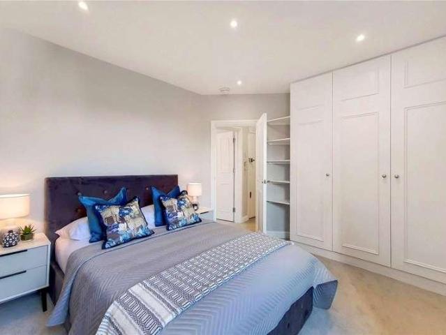 Flat for sale in Paddington, Greater London