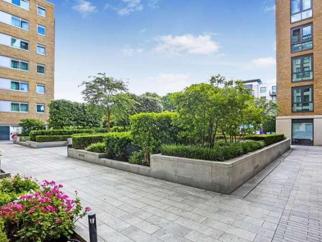 Flat for sale in Wandsworth, Greater London