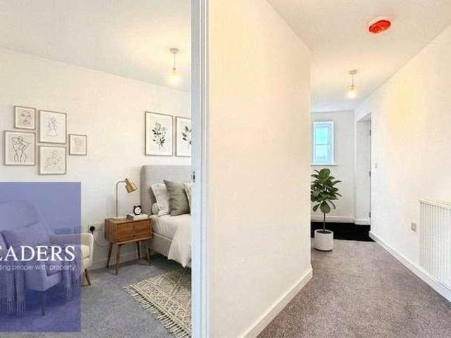 Flat for sale in Chipping Hill, Essex