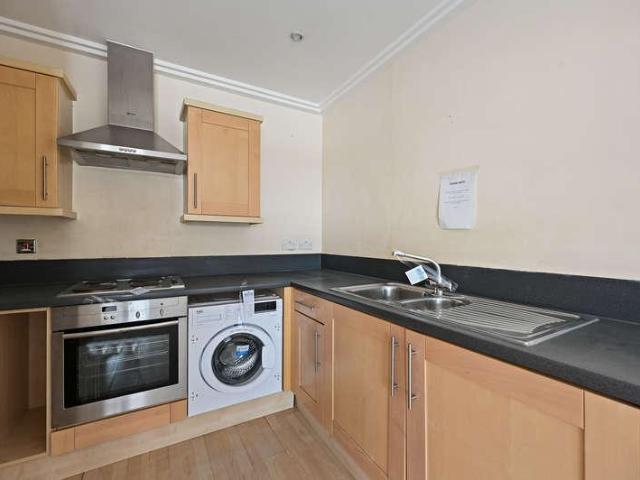 Flat for sale in London Borough of Ealing, Park Royal