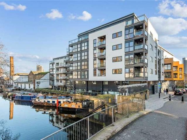 Flat for sale in Hoxton, Greater London