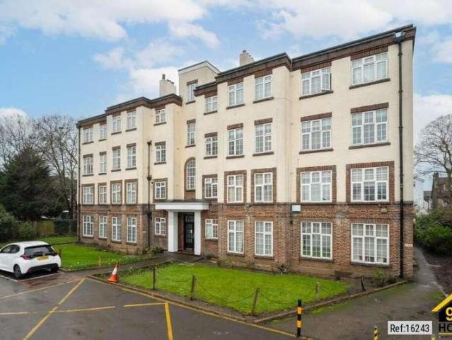 Flat for sale in London Borough of Croydon, Greater London